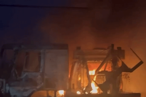 Bản tin trưa 27/4: Xe cứu hộ bất ngờ bốc cháy ngùn ngụt lúc rạng sáng