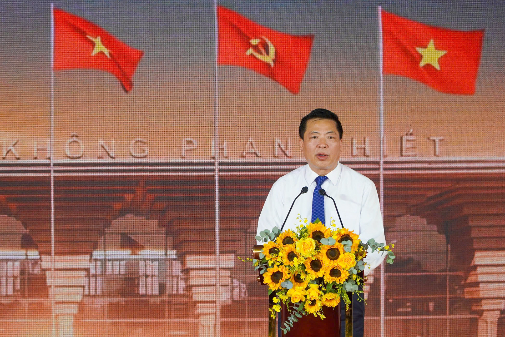 Bo truong Bo Xay dung 1.jpg