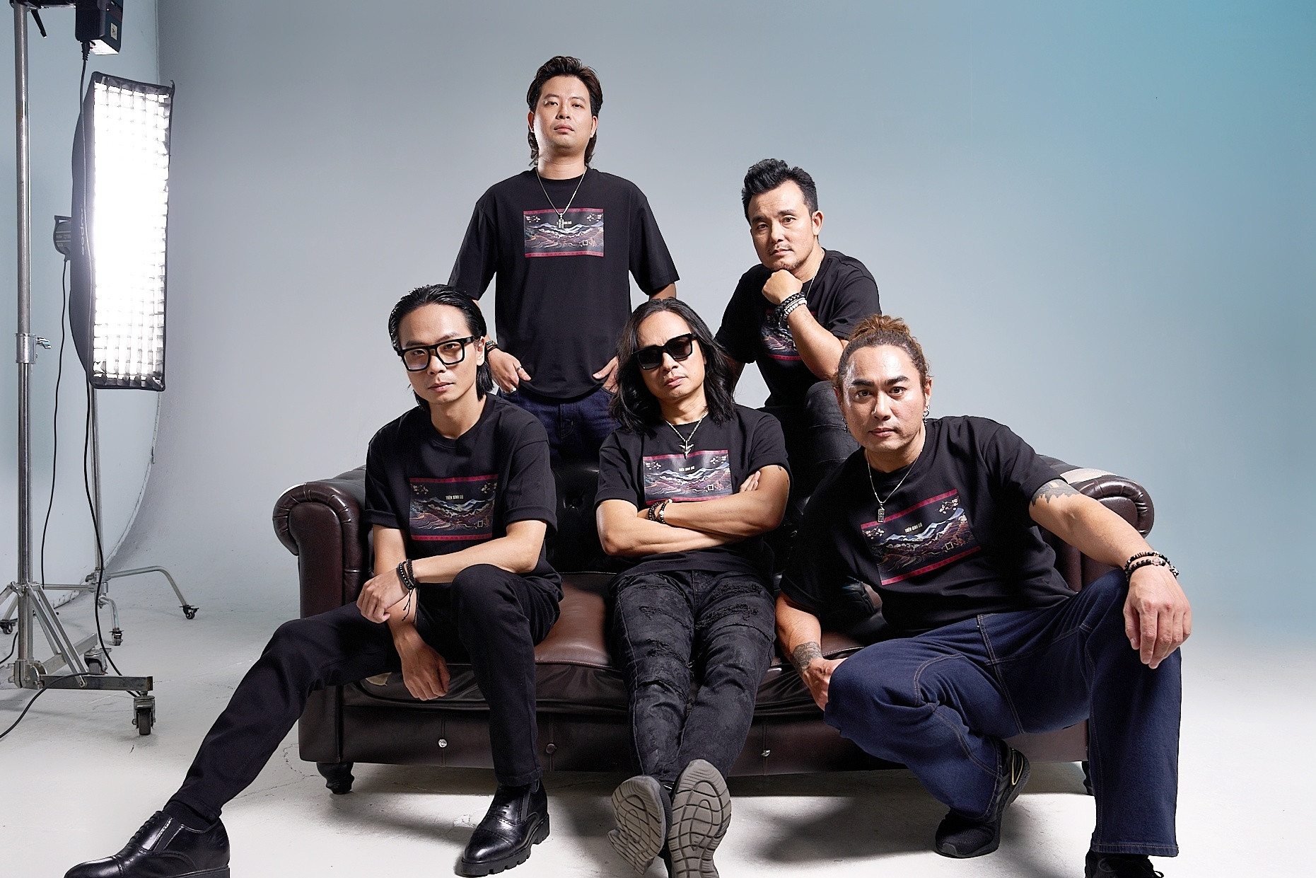 Bức Tường đánh thức dân ca Tây Bắc bằng Rock