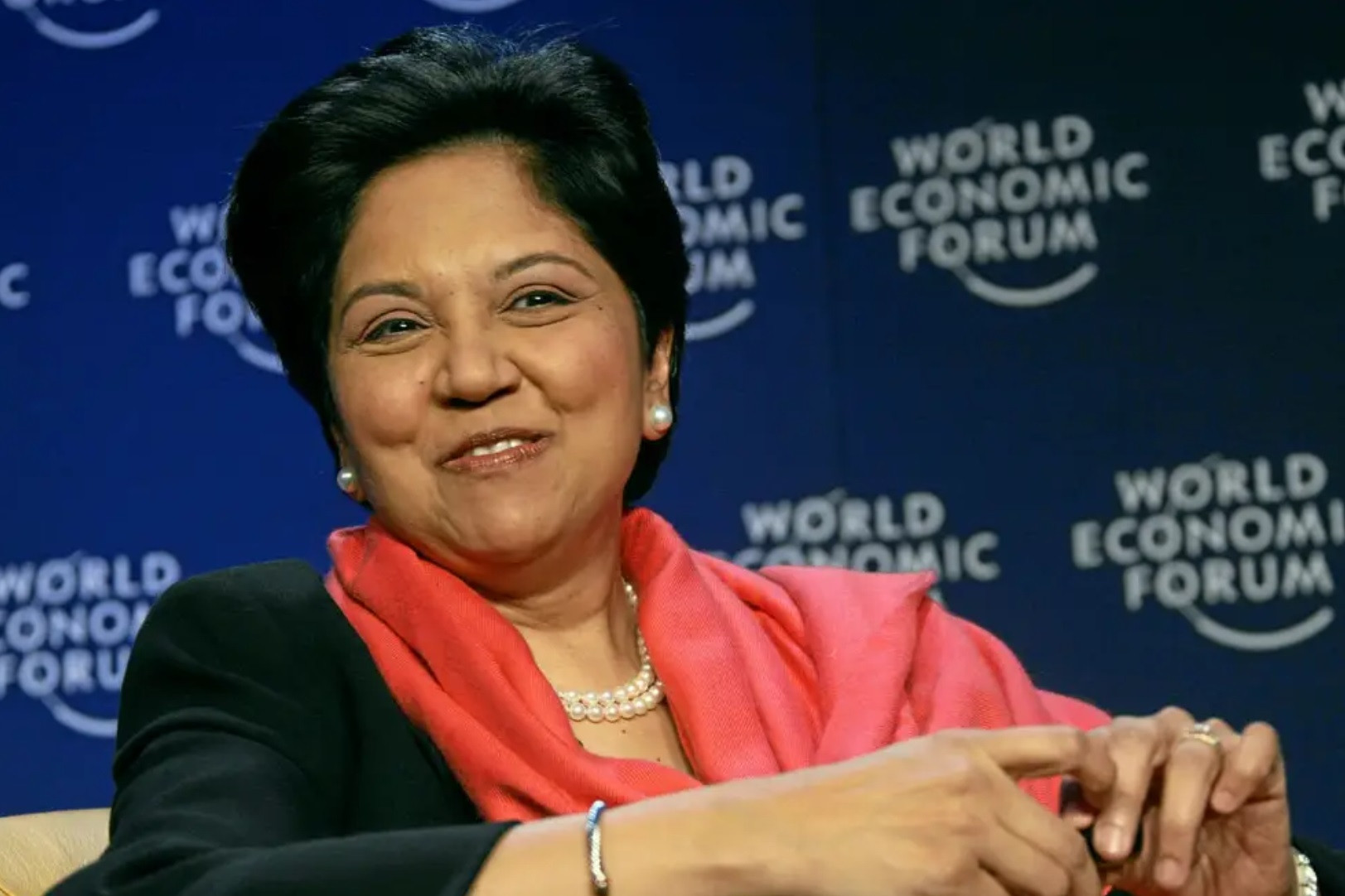 Cất 'vương miện' trong gara khi về nhà: Bí quyết giữ hôn nhân của nữ CEO