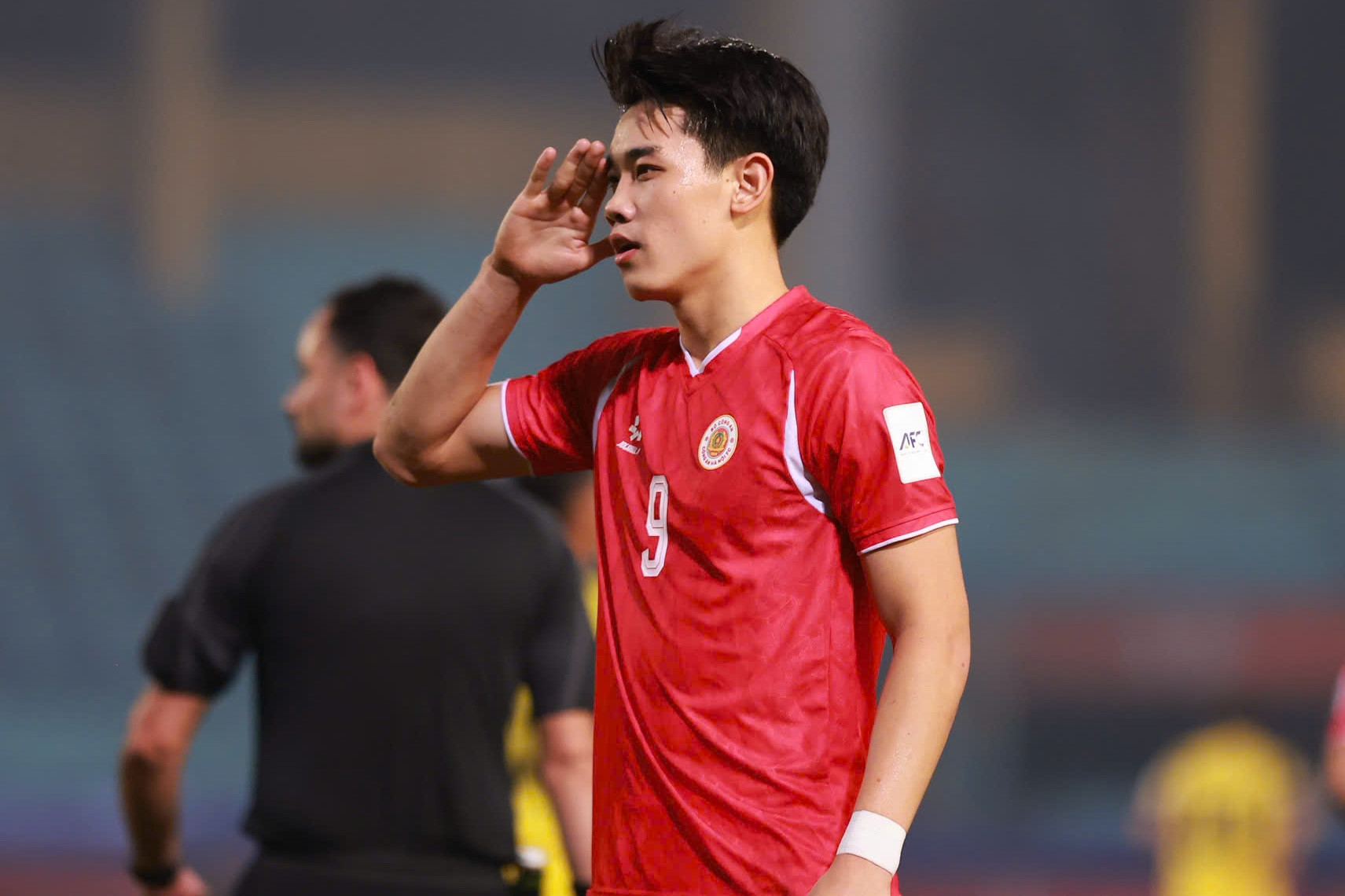 Đình Bắc 4 trận ghi 7 bàn, HLV CAHN nói điều bất ngờ