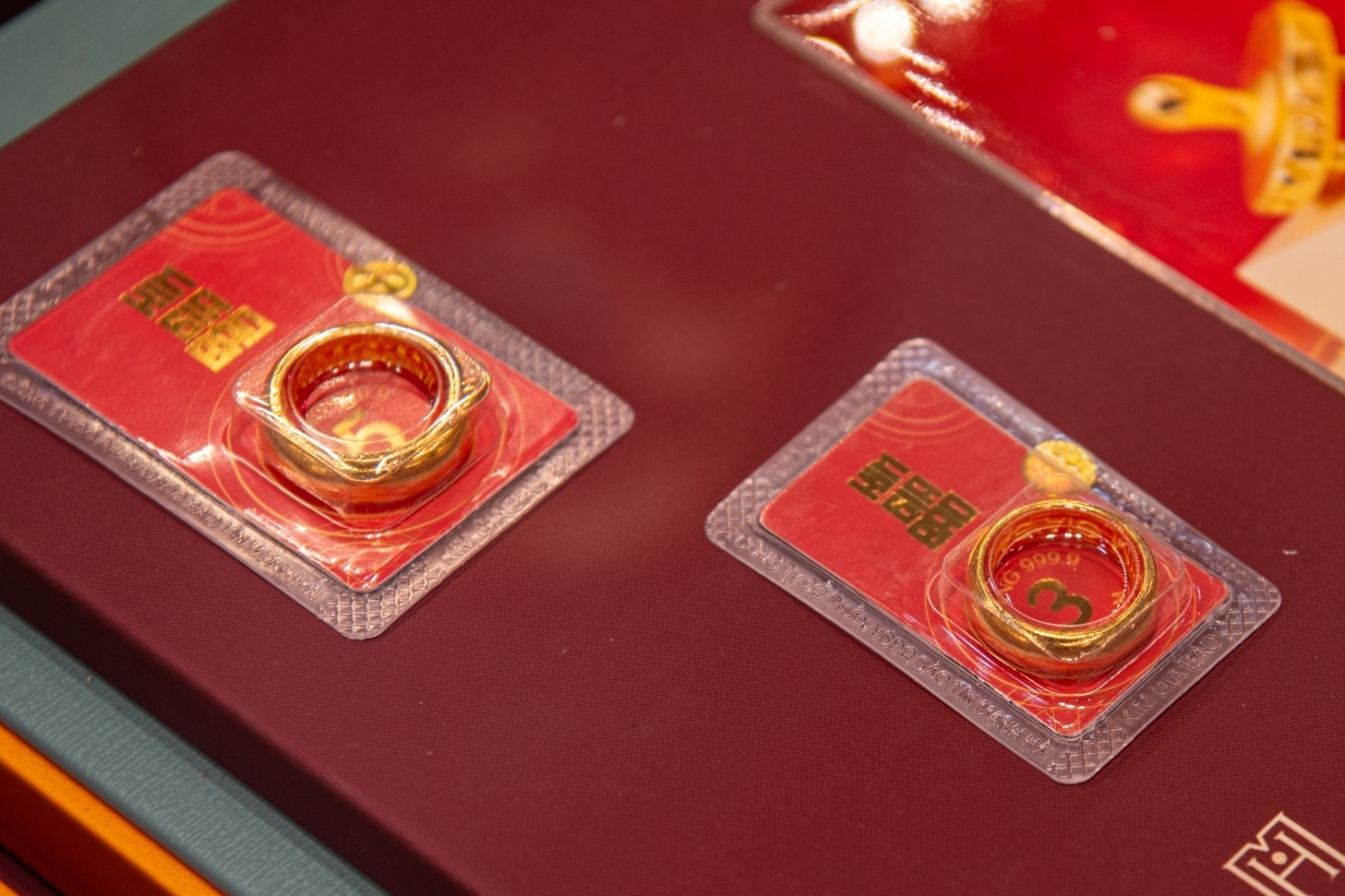 Giá vàng rời đỉnh, mua vào còn 165 triệu đồng, người tích sản đứng ngồi không yên