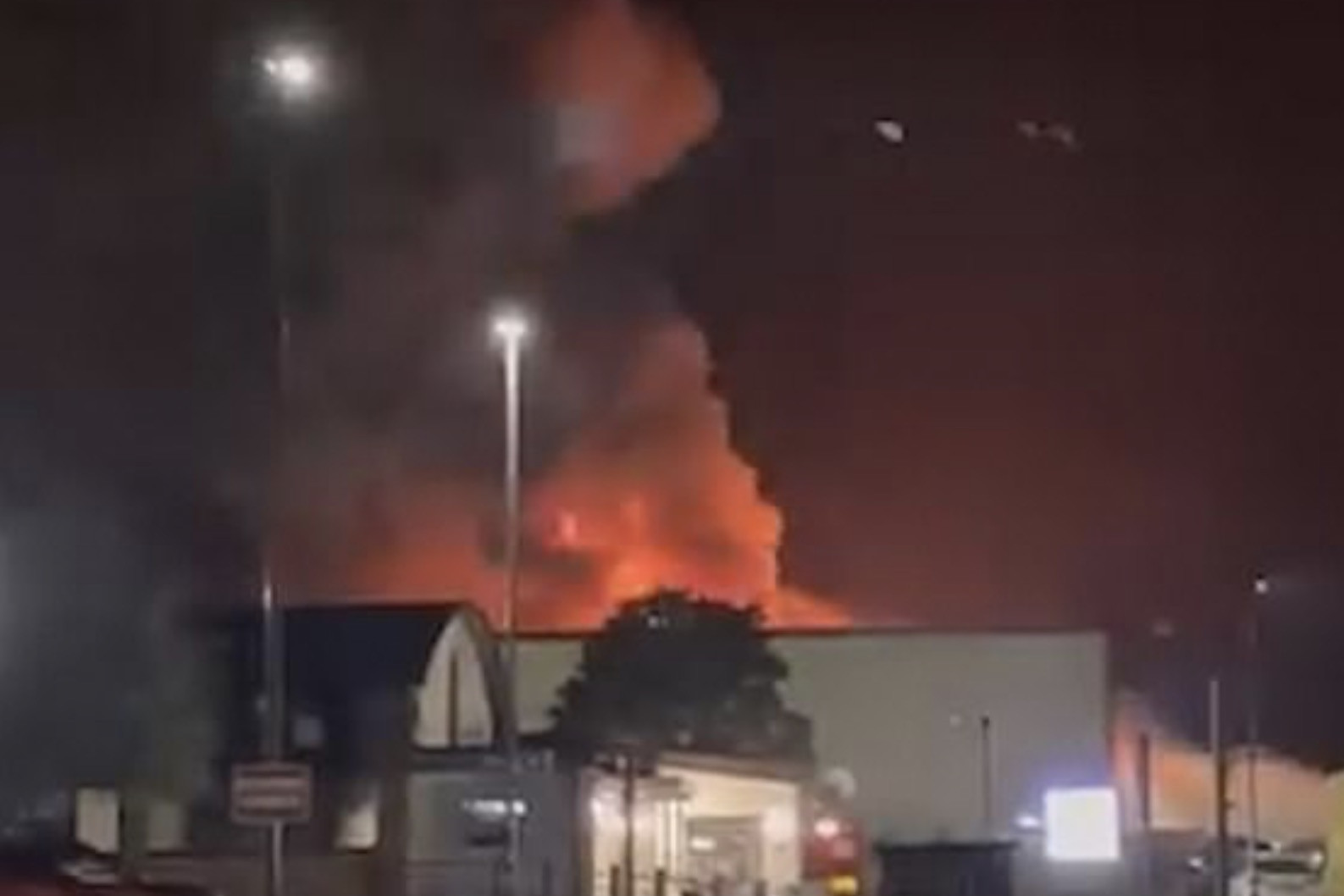 Hỏa hoạn lớn tại căn cứ chứa máy bay ném bom Mỹ