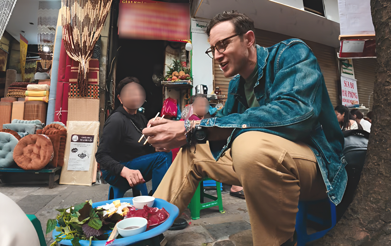 khach Tay thu an sua 2 (1).png