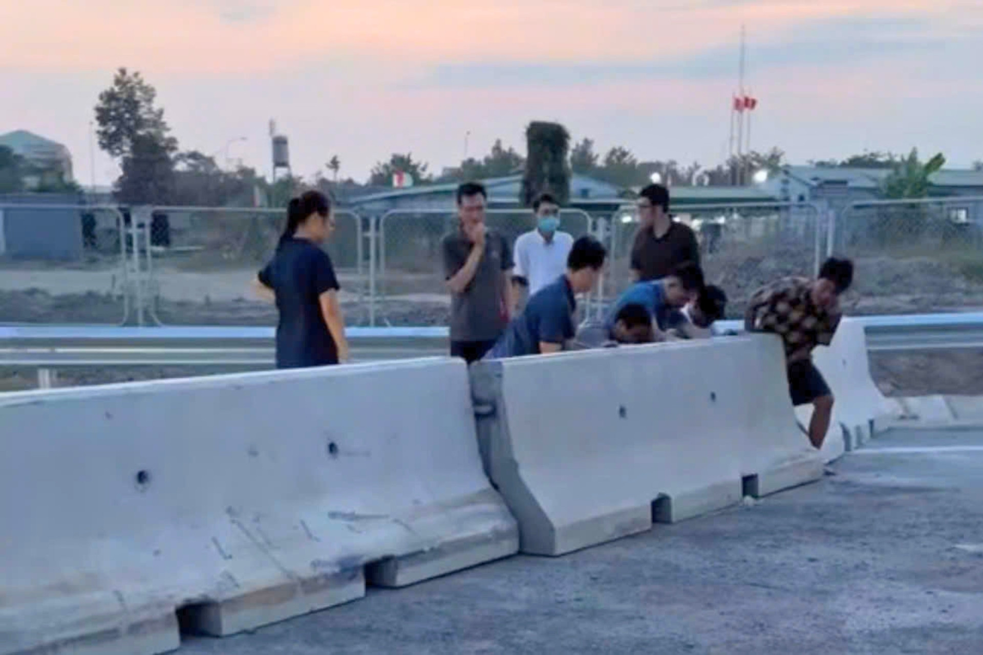 Nhiều tài xế cố 'xé rào' cao tốc Biên Hòa - Vũng Tàu khi chưa khai thác