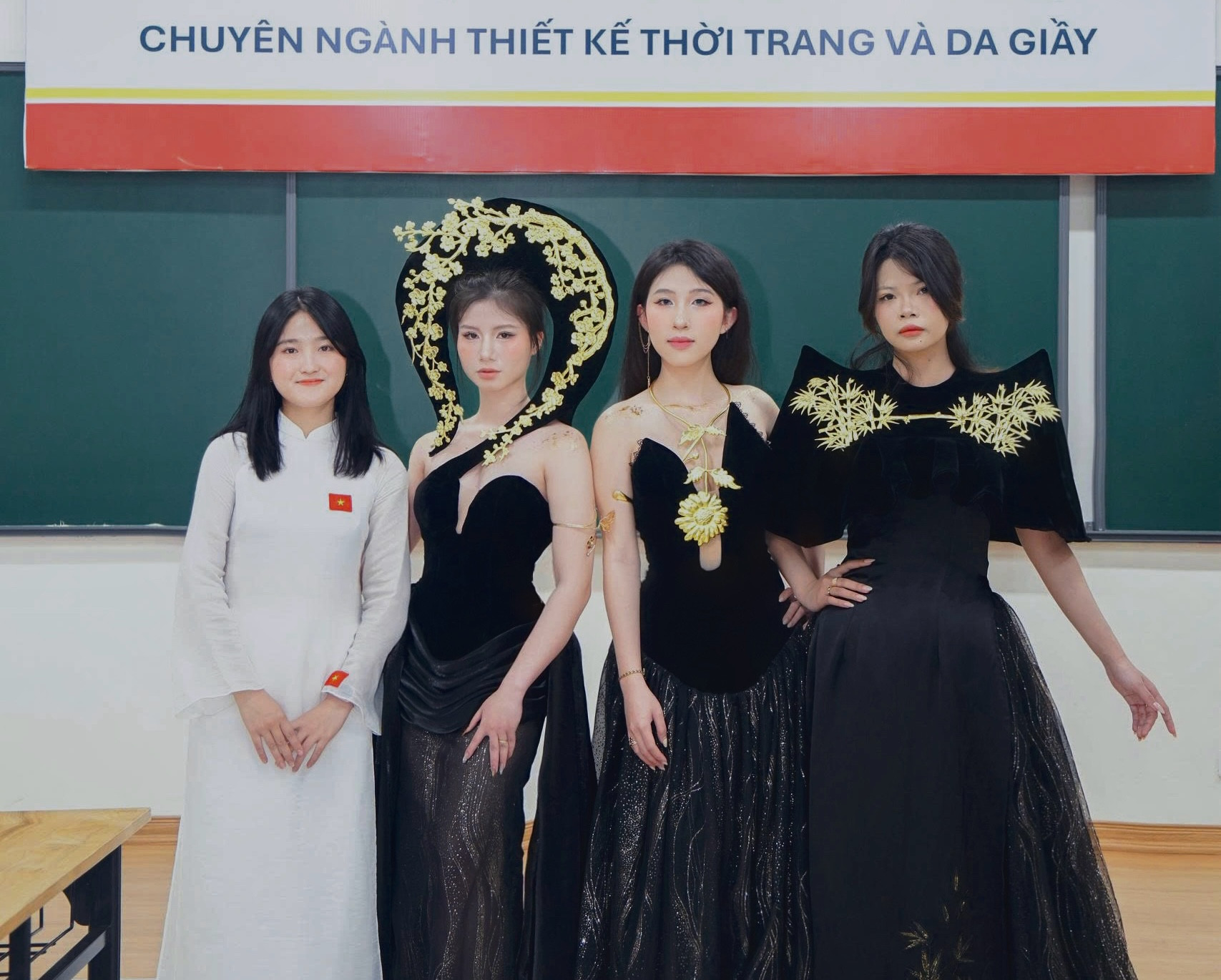 Lễ bảo vệ ĐATN (1).JPG