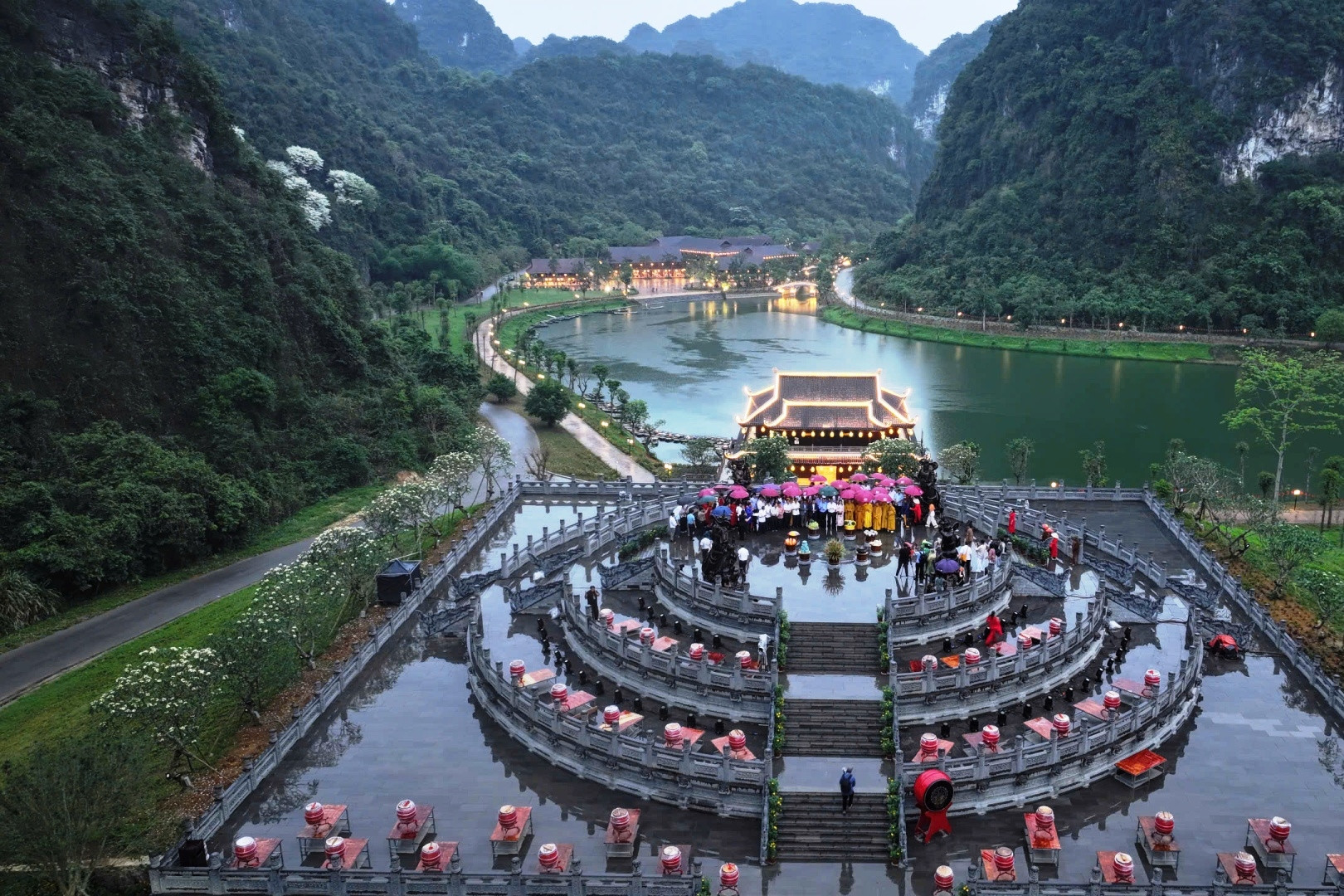 Tái hiện lễ tế trời hơn 1.000 năm trước của vua Đinh ở Ninh Bình