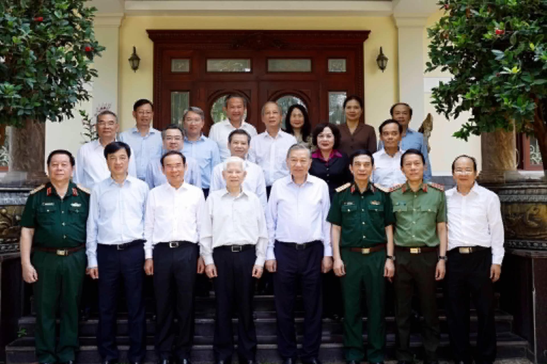 Tổng Bí thư, Chủ tịch nước thăm các nguyên lãnh đạo Đảng, Nhà nước và Mẹ Việt Nam anh hùng