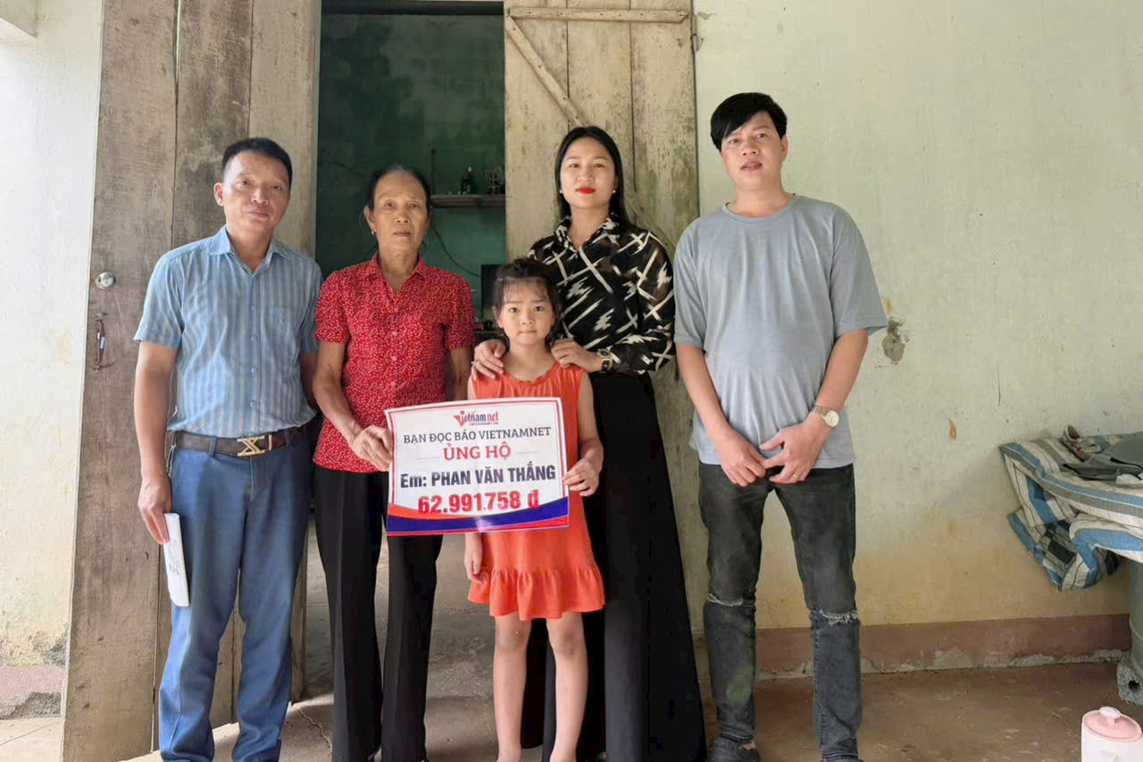 Trao hơn 62 triệu đồng đến chàng trai Hà Tĩnh bị tai nạn có nguy cơ tàn phế