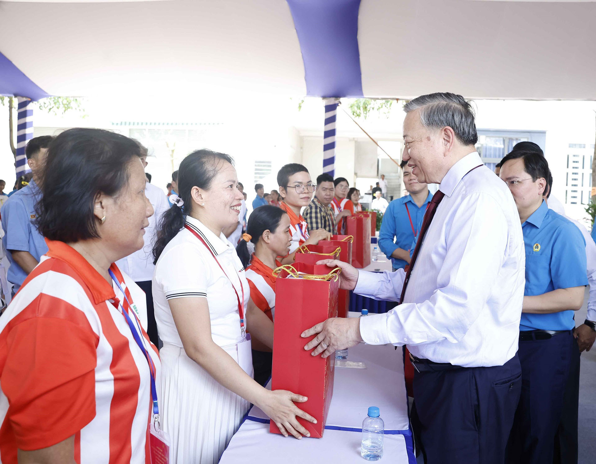 vnapotaltongbithuchutichnuocthamdongviencongnhannguoilaodongtaitphochiminh8727893 17772730316802120575138.jpg