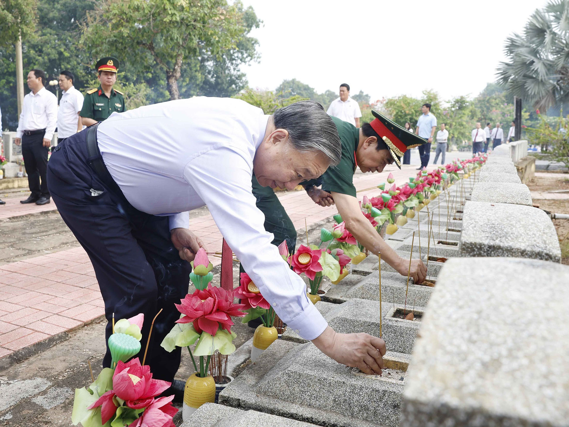 vnapotaltongbithuchutichnuoctolamdanghuongtuongniemcacanhhunglietsitaitayninh8727552 17772532865181854617997.jpg