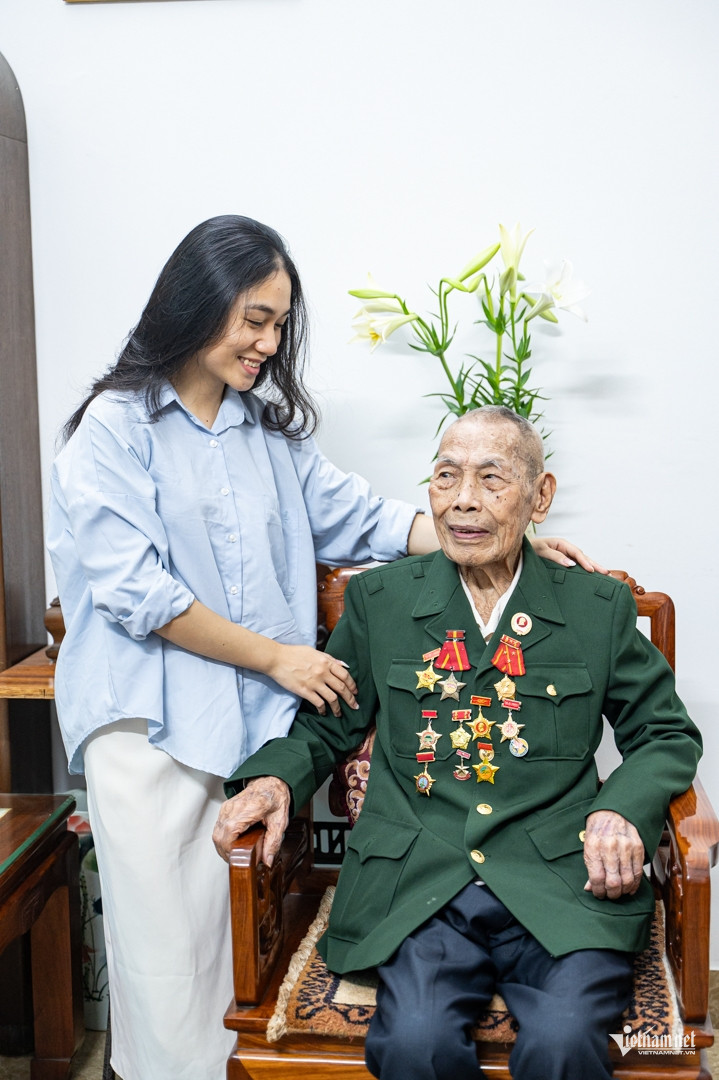 W-cựu chiến binh 99 tuổi.jpg