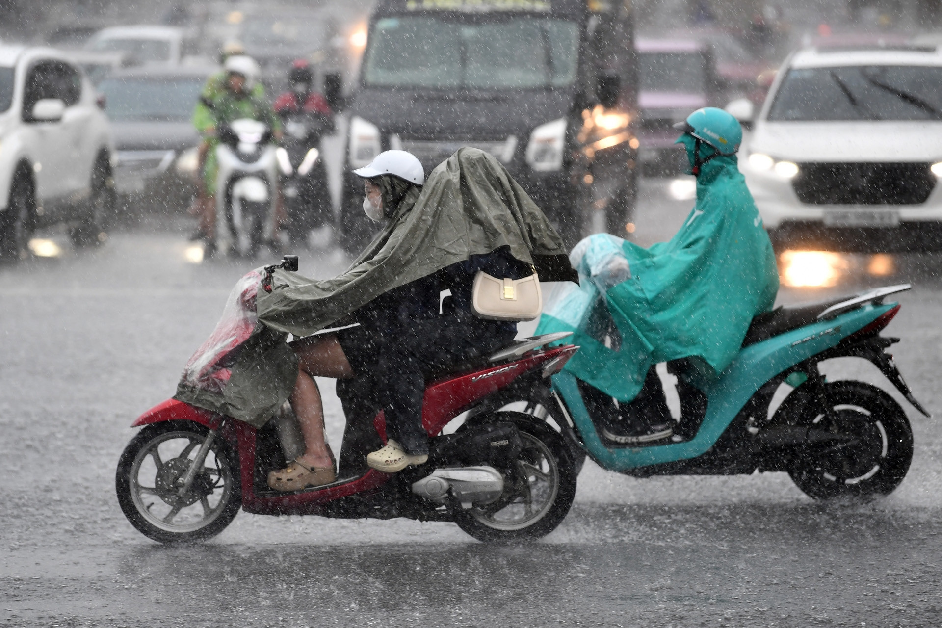 Dự báo thời tiết 29/4/2026: Miền Bắc đón không khí lạnh kèm mưa, Hà Nội chỉ 29 độ