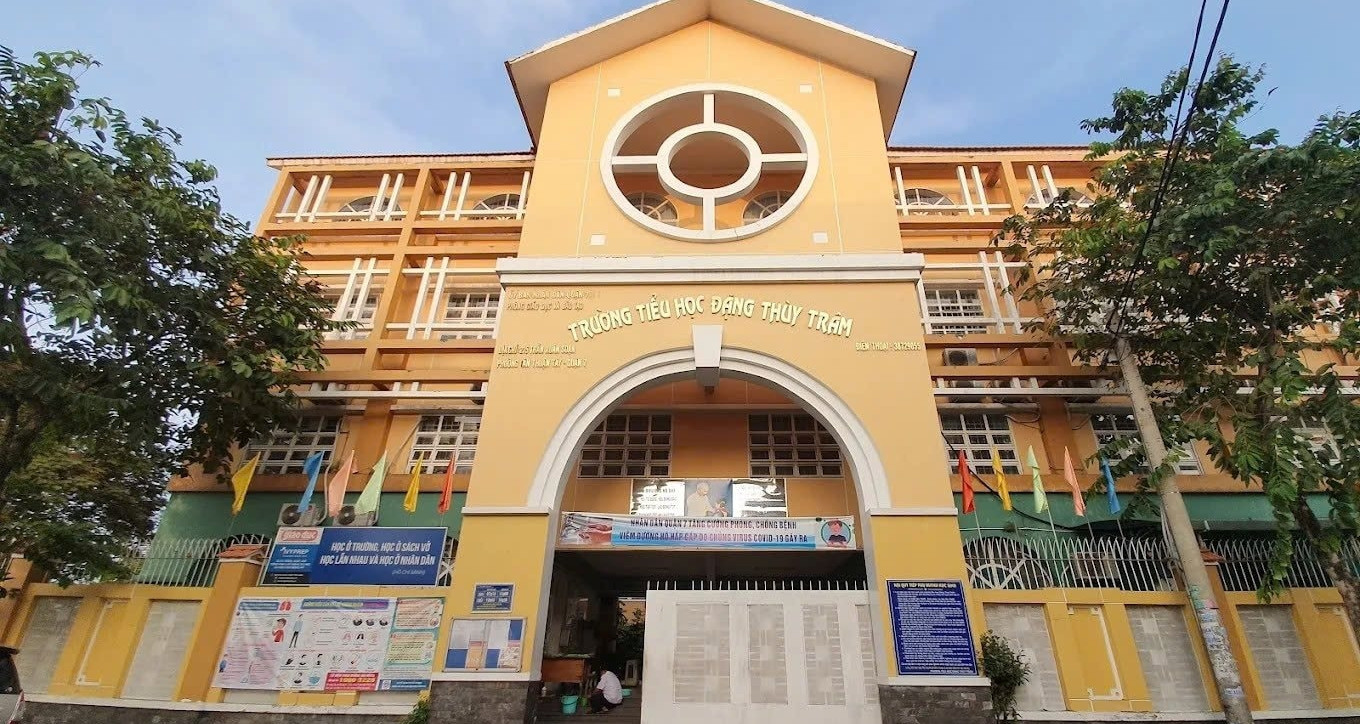 23 học sinh và 2 bảo mẫu trường tiểu học ở TPHCM nhập viện, có ca phải thở máy