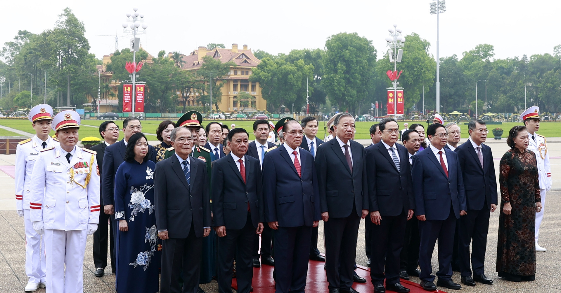 Lãnh đạo Đảng, Nhà nước vào Lăng viếng Chủ tịch Hồ Chí Minh nhân dịp 30/4