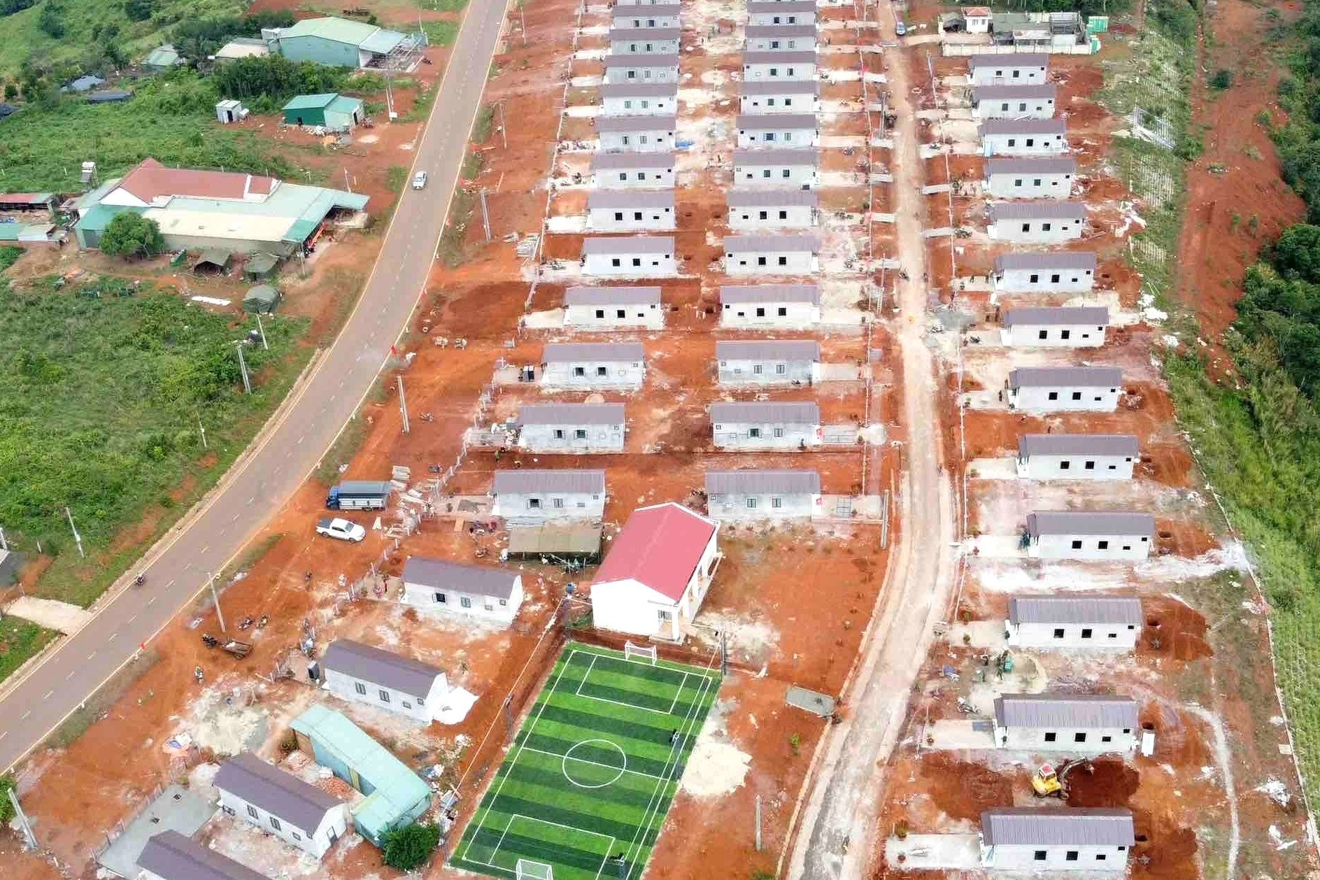  Bàn giao 60 căn nhà 'điểm dân cư liền kề chốt dân quân biên giới' ở Lâm Đồng 