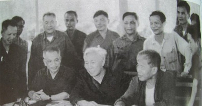 Chiến dịch Hồ Chí Minh: Đổi tên, người ký điện, Chính ủy và Ủy ban quân quản