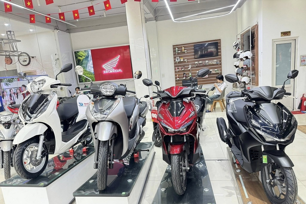  Cuối tháng 4, xe máy số phổ thông chênh gần chục triệu tại đại lý 