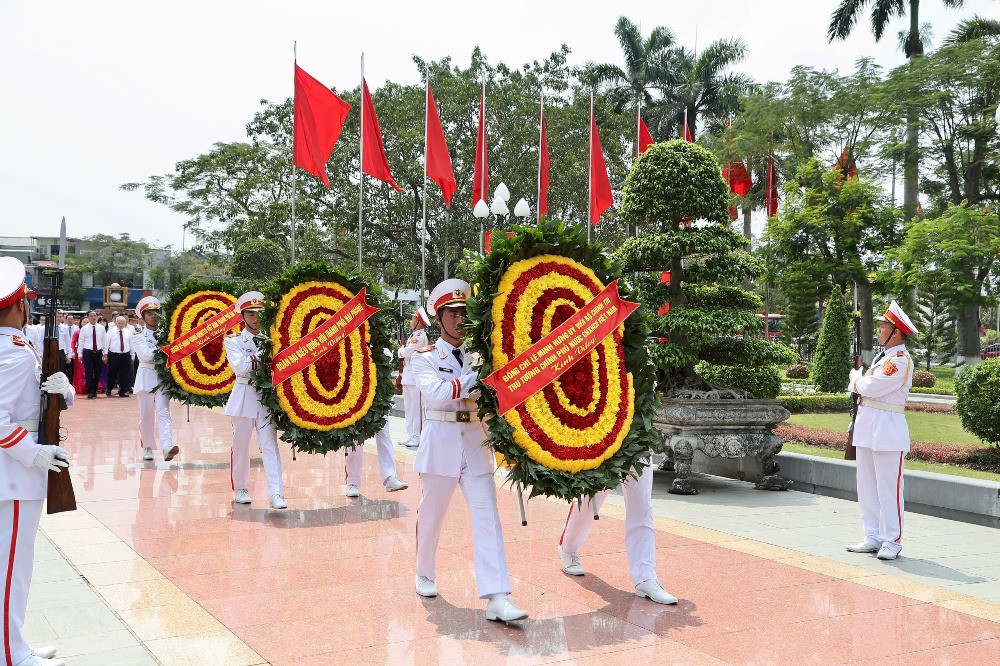 dang huong tuong niem liet sy.jpeg