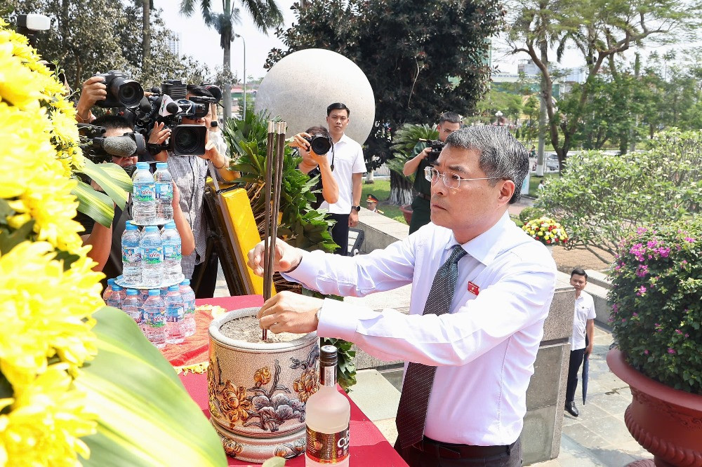 dang huong tuong niem liet sy3.jpeg