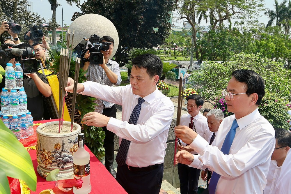 dang huong tuong niem liet sy4.jpeg