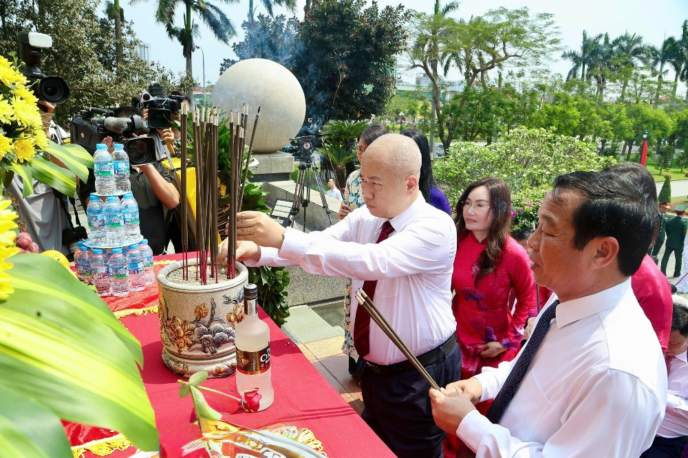 dang huong tuong niem liet sy5.jpeg