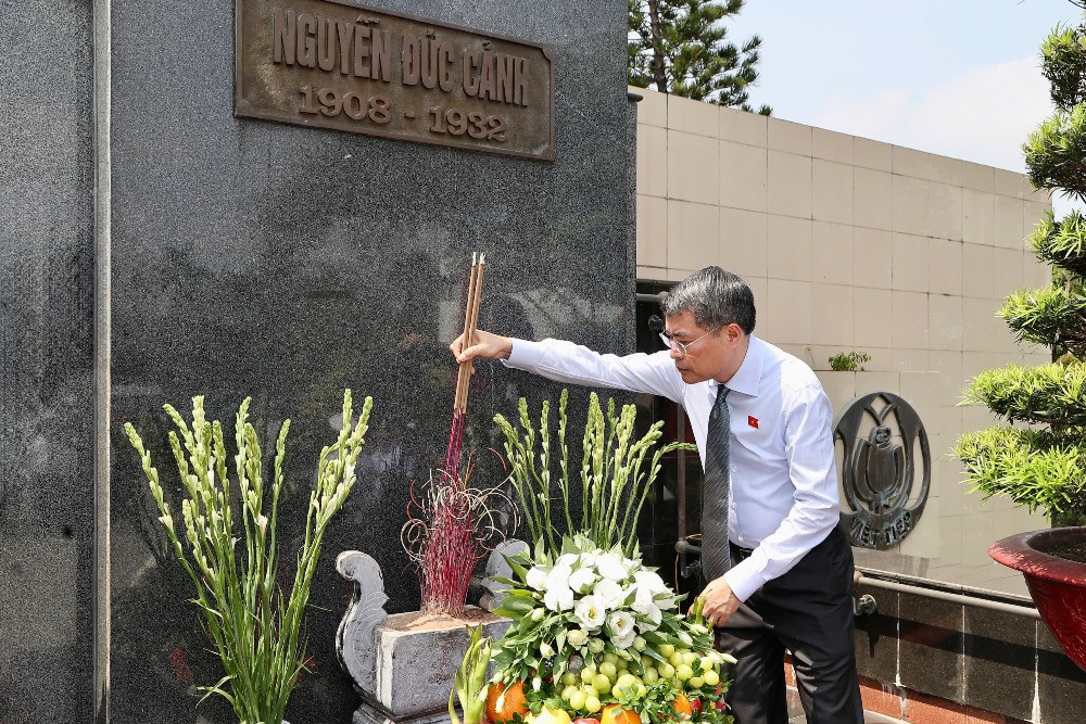 dang huong tuong niem liet sy7.jpeg