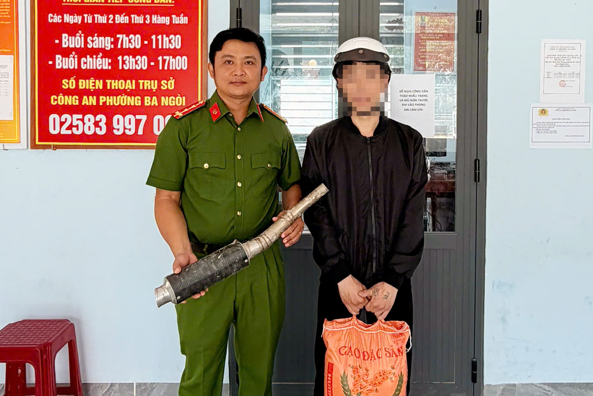 Doi gao cong an phiong Ba Ngoi.jpg