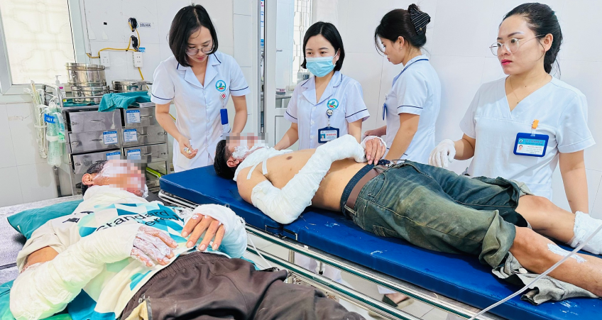 Hai người đàn ông cấp cứu vì dùng bình gas thui chó