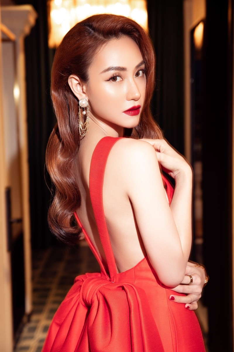 https://static-images.vnncdn.net/vps_images_publish/000001/000003/2026/4/28/ngan-khanh-02-1055.jpg
