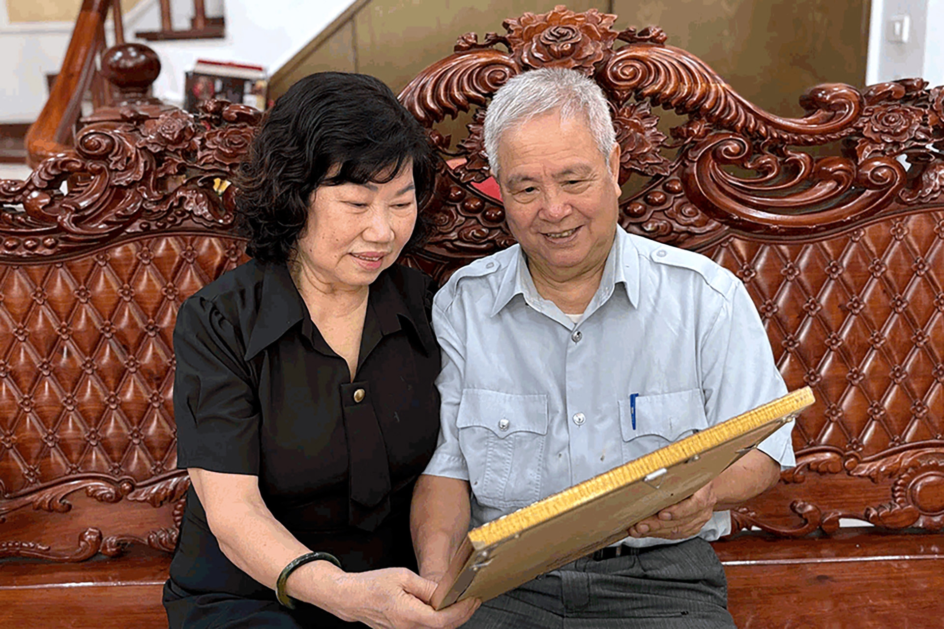 Người lính 30kg trở về từ chiến trường, đi bộ 10km tìm người thương