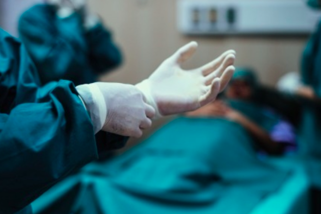 Nối thành công bàn chân bị đứt lìa cho nông dân 41 tuổi ở Quảng Trị