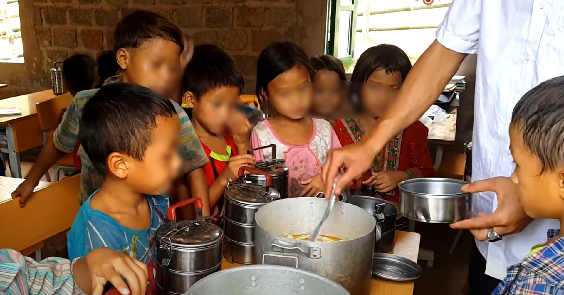 Ông Hoàng Hoa Trung lên tiếng sau thông báo của cơ quan điều tra về dự án &amp;apos;Nuôi em&amp;apos;