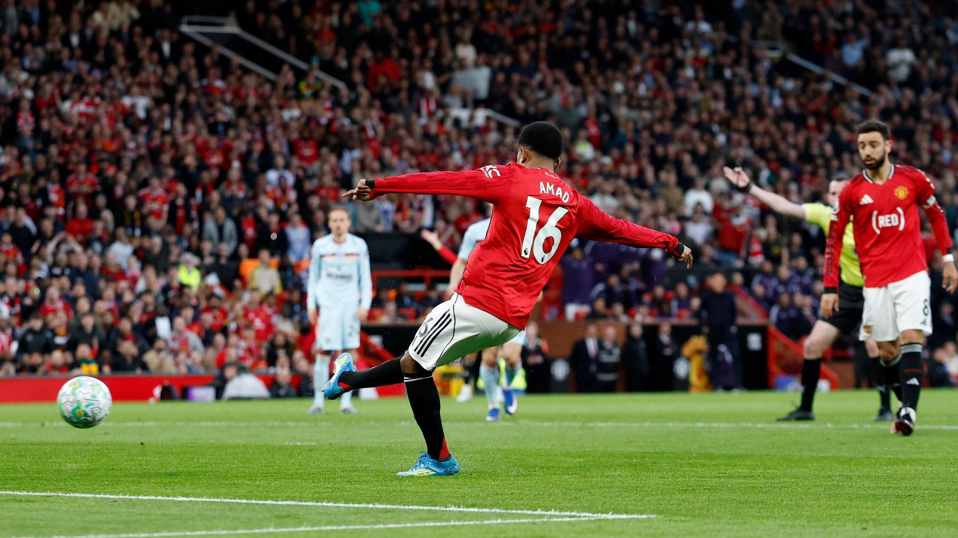 resources_premierleague_pulselive_com 2026 04 27T190427Z_1813615039_UP1EM4R1GZETL_RTRMADP_3_SOCCER ENGLAND MUN BRE (2).jpg