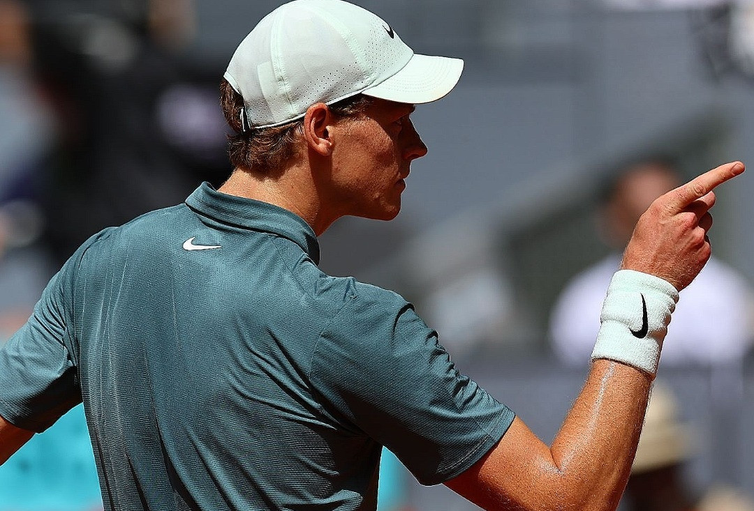 Sinner thiết lập cột mốc lịch sử, vào tứ kết Madrid Open