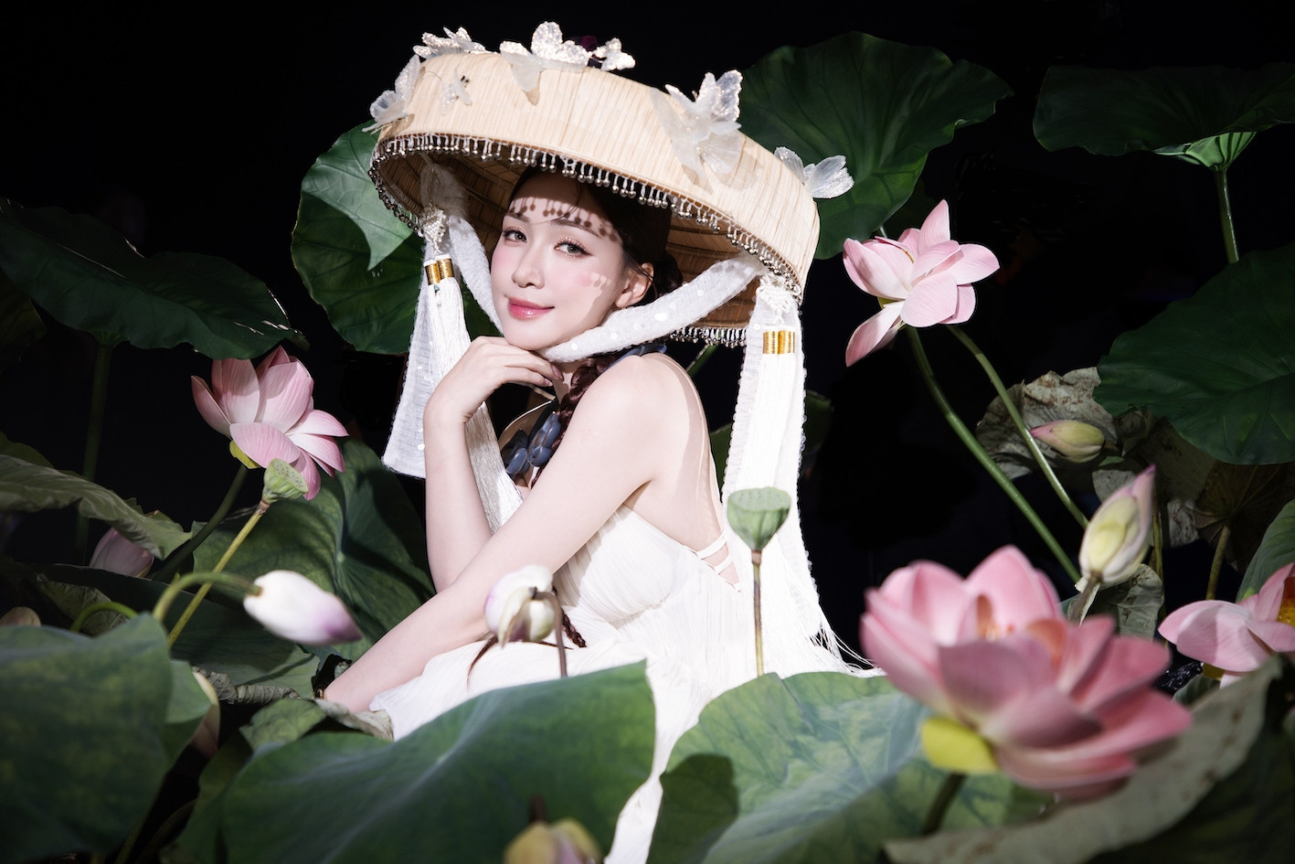 Cân nhắc biểu diễn 'Người Việt mình thương nhau' của Cẩm Ly, Hòa Minzy trong concert tối nay