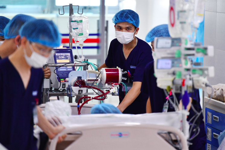 Tai nạn trong lớp học khiến nam sinh Hà Nội phải đi cấp cứu