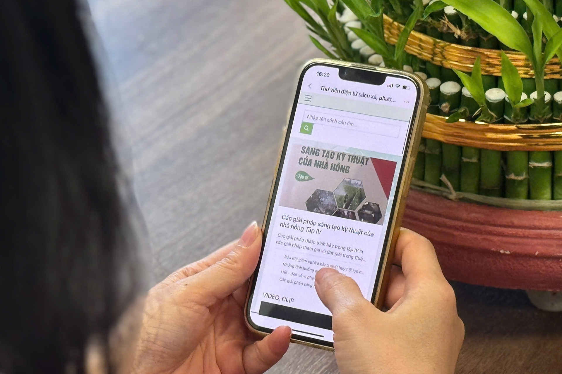 Trang bị sách cho cấp xã, phường giúp nâng cao nhận thức người dân