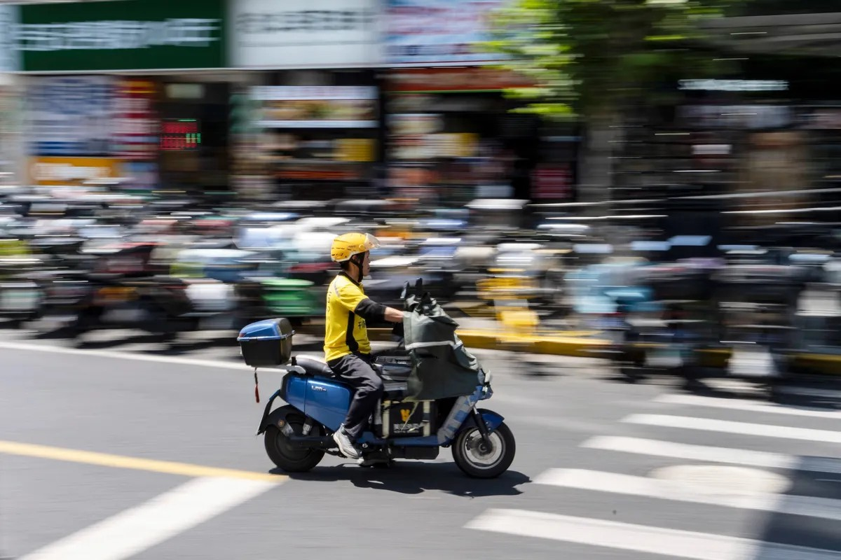 Trung Quốc 'tuýt còi' thuật toán bóc lột tài xế của các app giao hàng, gọi xe