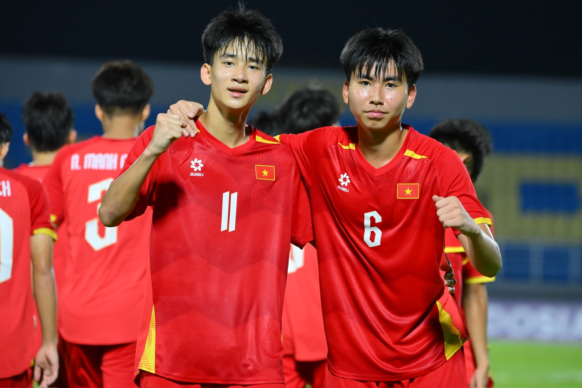  U17 Việt Nam tập xuyên ngày lễ, AFC báo tin bất ngờ 
