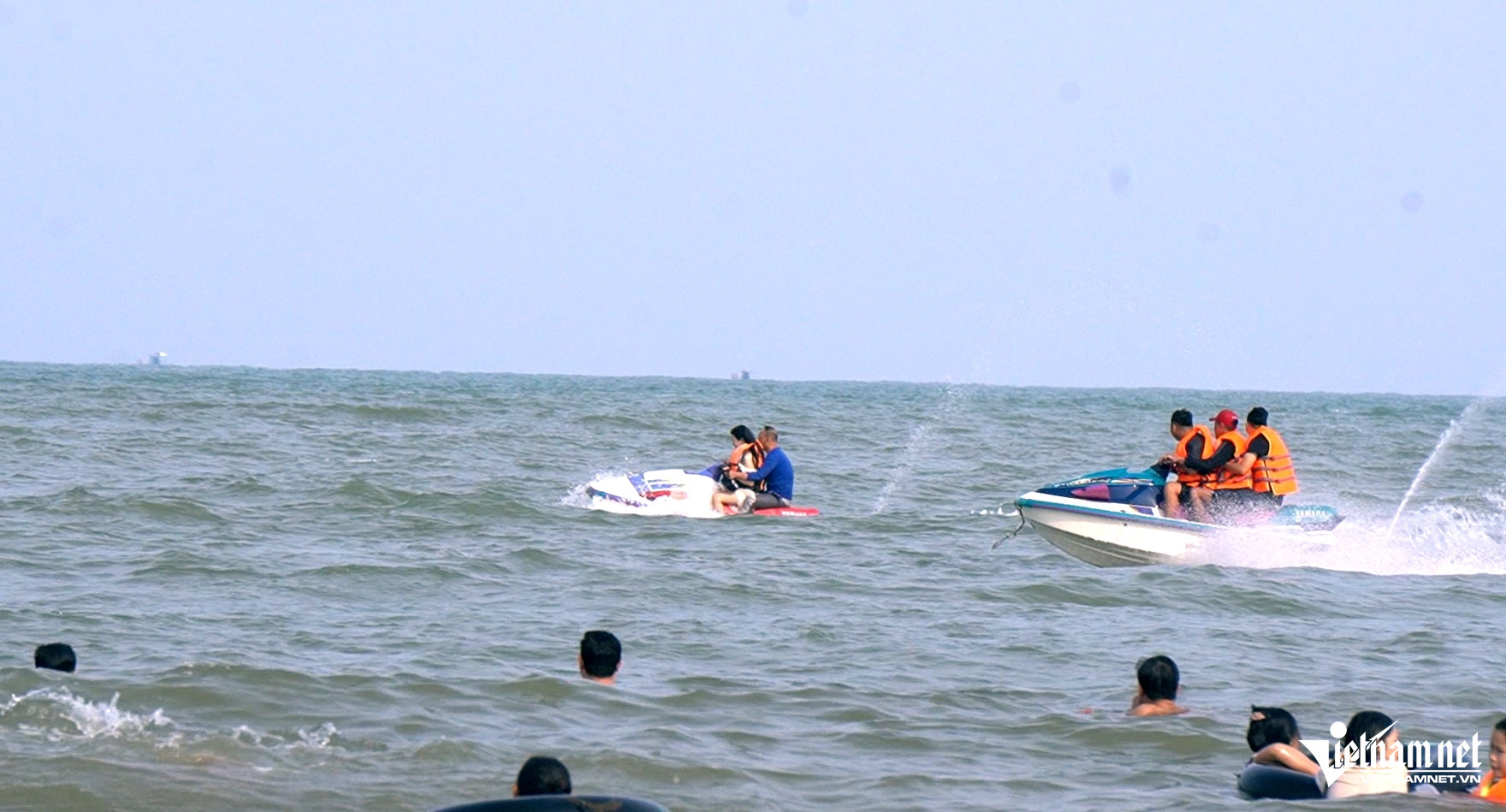 W-a1Mô tô nước chạy.jpg