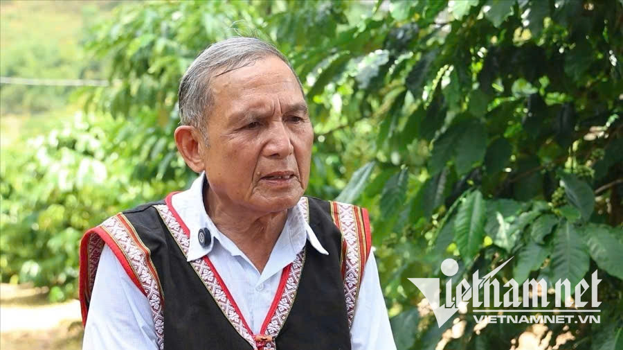 W-Già làng A Lào chia sẻ, tôi không có bằng cấp, nhưng tôi có đôi mắt để nhìn, có trái tim để yêu thương và có ý chí để giúp dân làng thay đổi.jpg