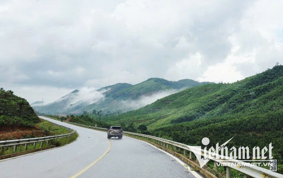 W-Hạ tầng giao thông vùng cao tỉnh Quảng Ninh được đầu tư đồng bộ, mở lối cho người dân phát triển sản xuất, từng bước ổn định sinh kế.jpg