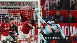 www_thesun_co_uk manchester uniteds noussair mazraoui left 1076701961 (1).jpg