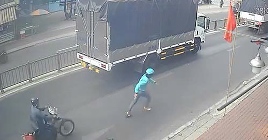 Bắt nhanh đối tượng cướp giật tại tiệm vàng ở TPHCM