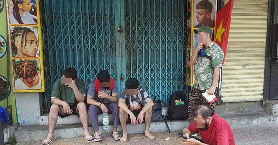 Bản tin trưa 29/4: Cháy nhà hàng, 5 người nước ngoài trèo cửa sổ thoát thân
