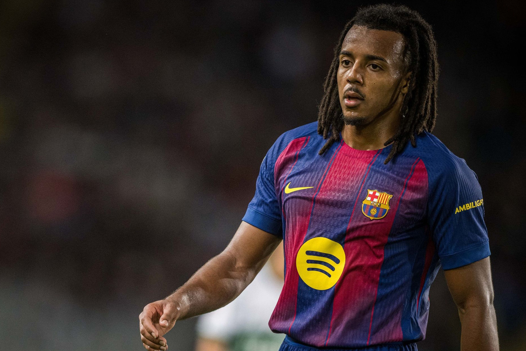 Tin tức về chuyển nhượng 29/4: MU mua Kounde, PSG lấy Olise