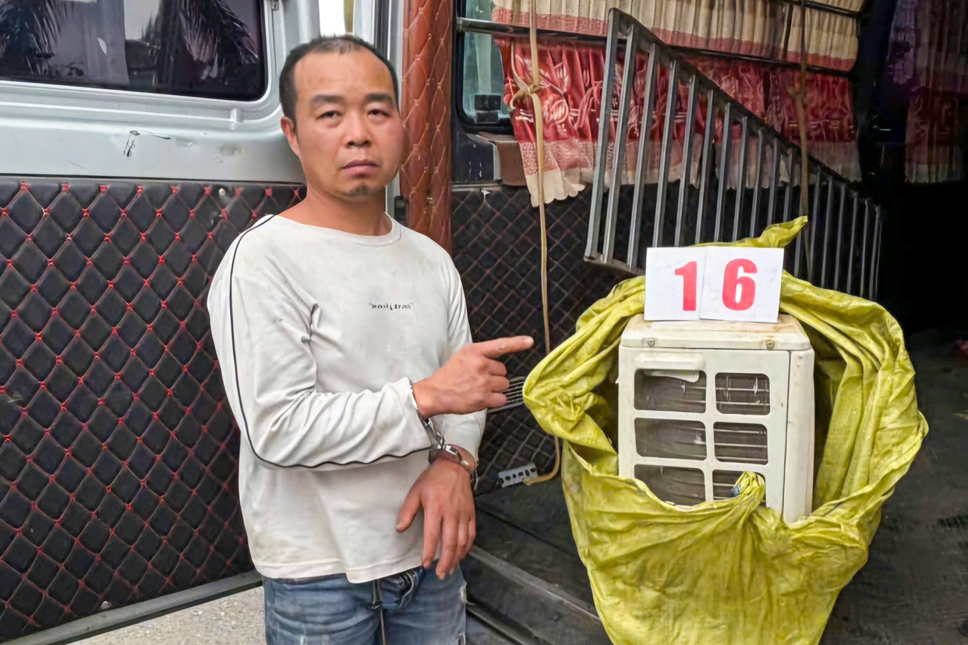 Dừng kiểm tra ô tô Mercedes-Benz, phát hiện tang vật vụ trộm homestay