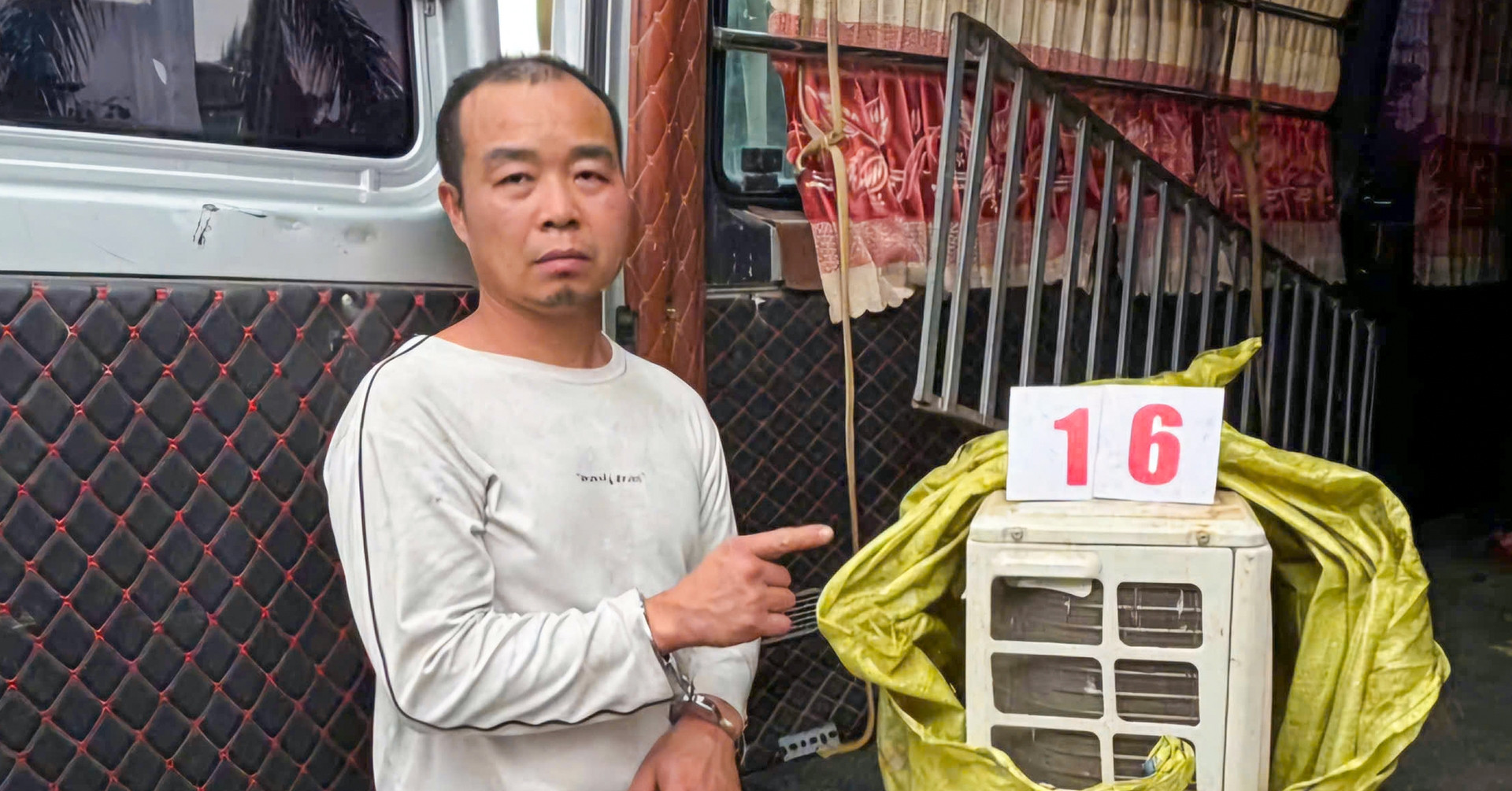 Dừng kiểm tra ô tô Mercedes-Benz, phát hiện tang vật vụ trộm homestay