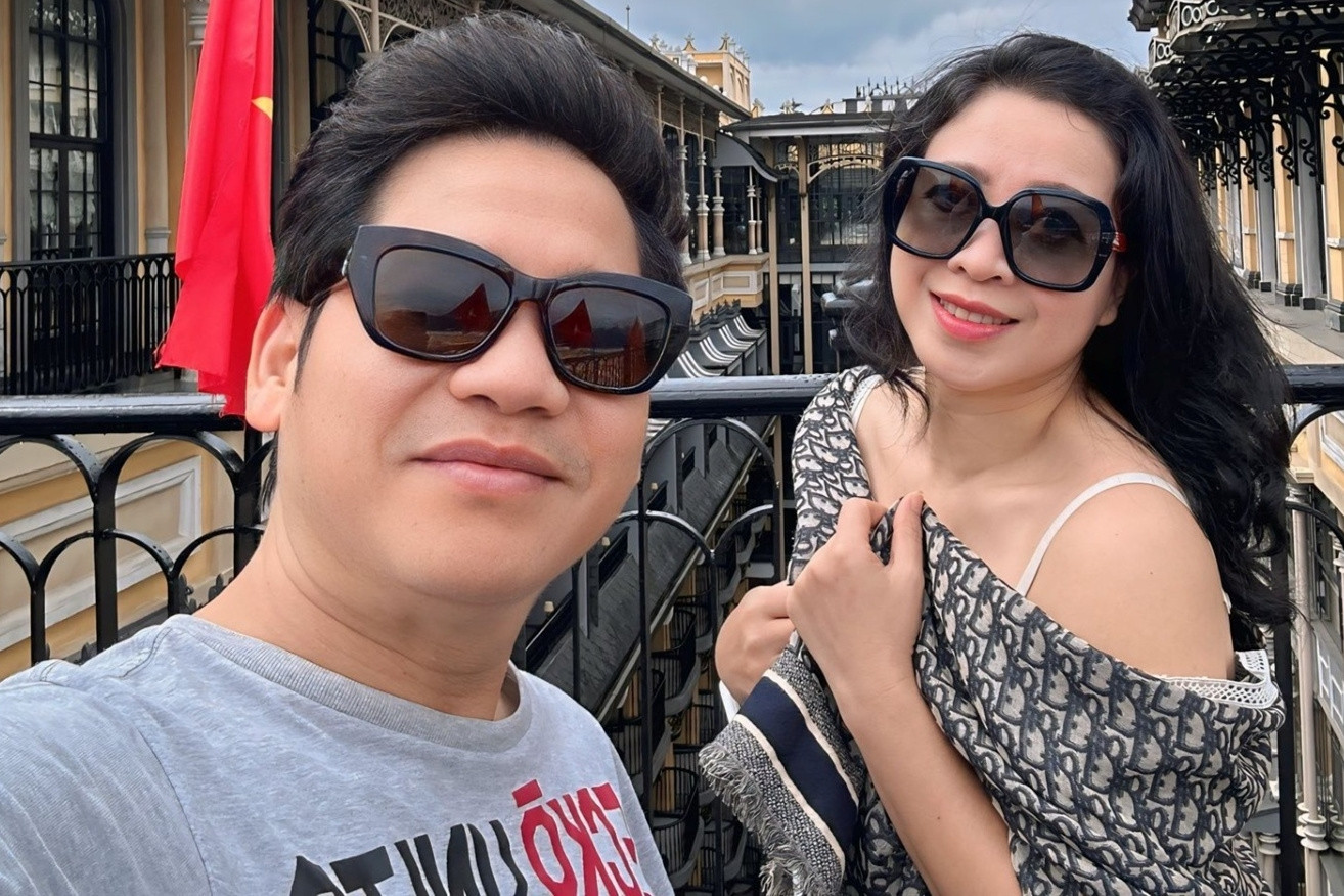 Ca sĩ Trọng Tấn quấn quýt vợ đẹp, mỹ nam Steven Nguyễn 'Mưa đỏ' báo tin vui